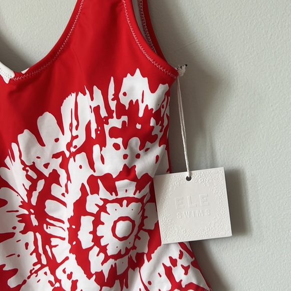Amazingly comfortable Ele one piece swimsuit. Red. Medium - Picture 2 of 4